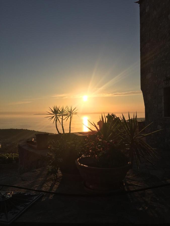 Πύργος Παραδοσιακός Με Μαγευτική Θέα - Villa Traditional Tower With Amazing Sea View 阿里奥波利斯 外观 照片