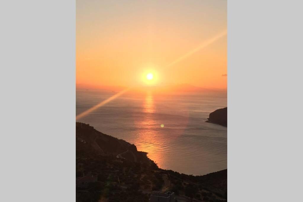 Πύργος Παραδοσιακός Με Μαγευτική Θέα - Villa Traditional Tower With Amazing Sea View 阿里奥波利斯 外观 照片