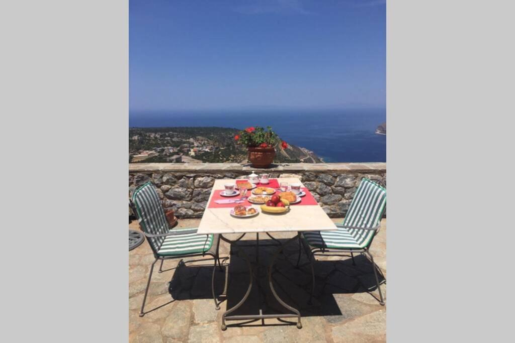 Πύργος Παραδοσιακός Με Μαγευτική Θέα - Villa Traditional Tower With Amazing Sea View 阿里奥波利斯 外观 照片