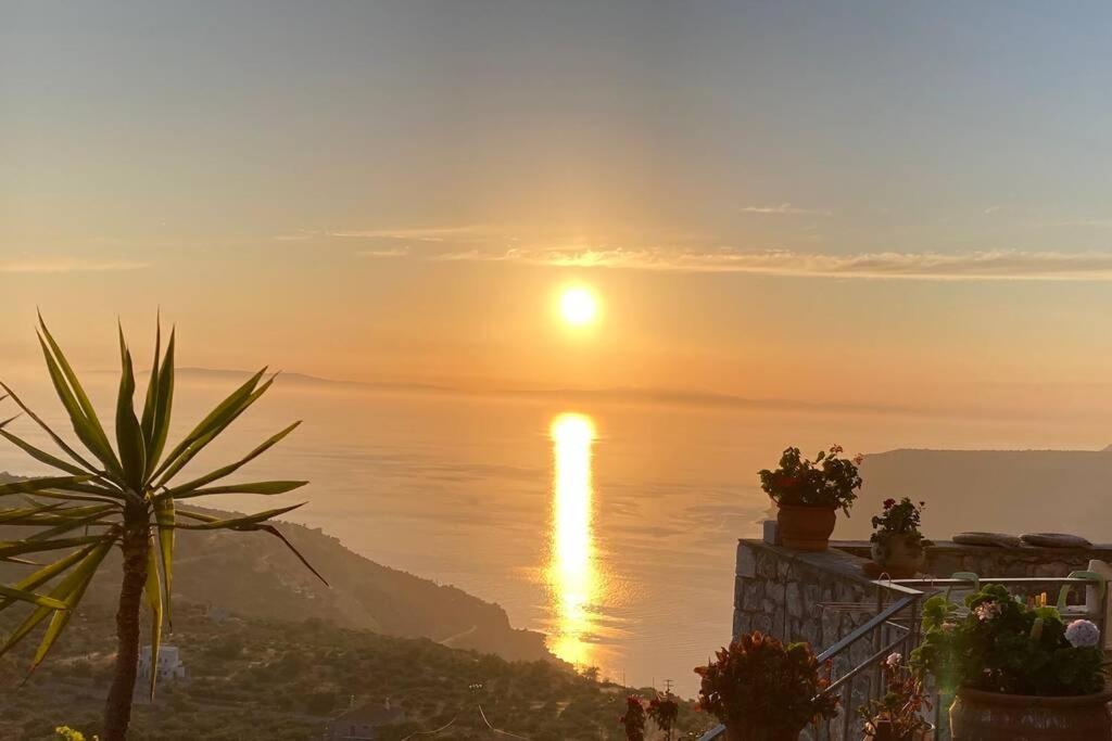 Πύργος Παραδοσιακός Με Μαγευτική Θέα - Villa Traditional Tower With Amazing Sea View 阿里奥波利斯 外观 照片