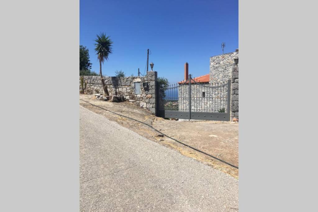 Πύργος Παραδοσιακός Με Μαγευτική Θέα - Villa Traditional Tower With Amazing Sea View 阿里奥波利斯 外观 照片