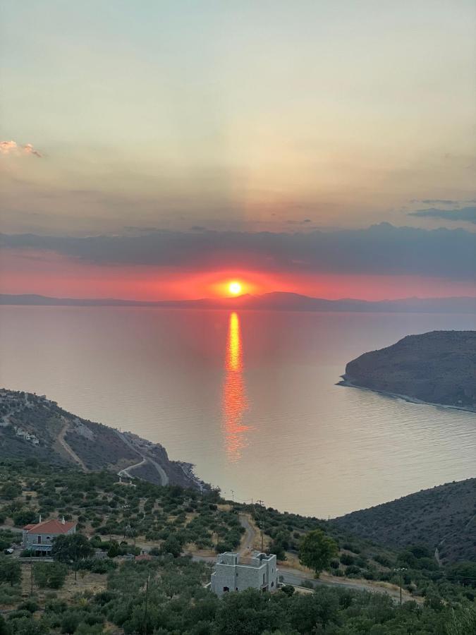 Πύργος Παραδοσιακός Με Μαγευτική Θέα - Villa Traditional Tower With Amazing Sea View 阿里奥波利斯 外观 照片